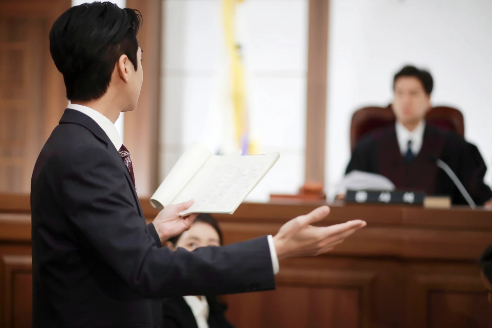 상담 중인 권태호 변호사